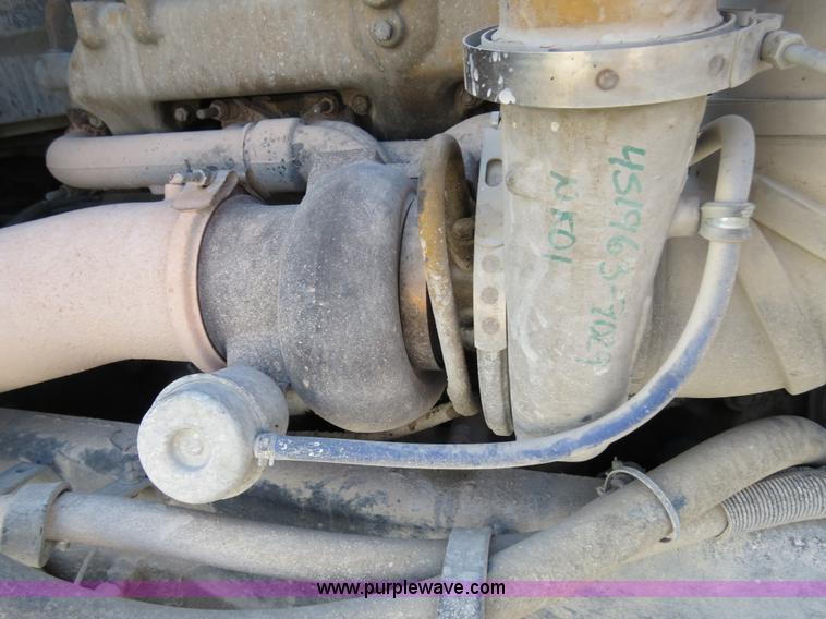 image for item B4509 2000 Peterbilt 377 semi truck