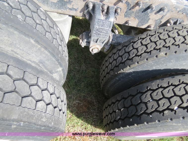 image for item B4509 2000 Peterbilt 377 semi truck