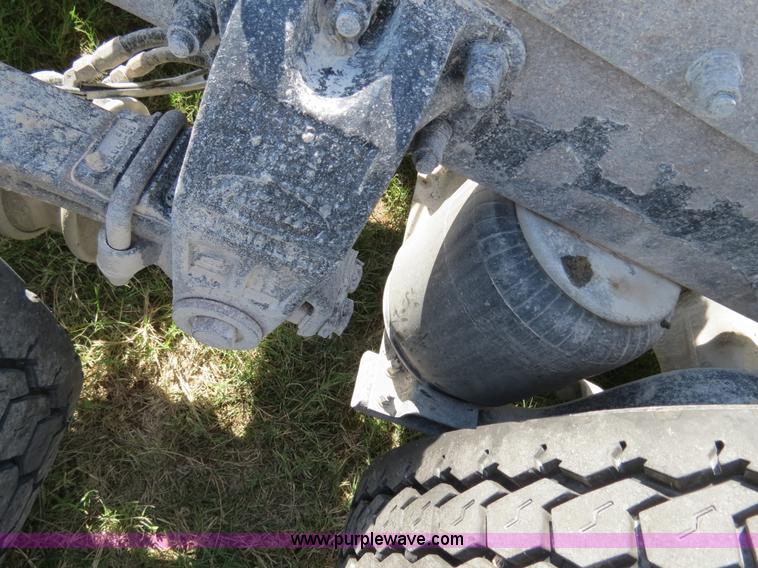 image for item B4509 2000 Peterbilt 377 semi truck