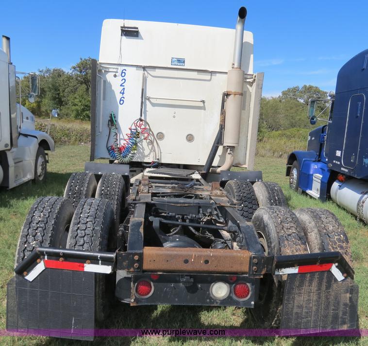 image for item B4510 2006 International 9400i semi truck