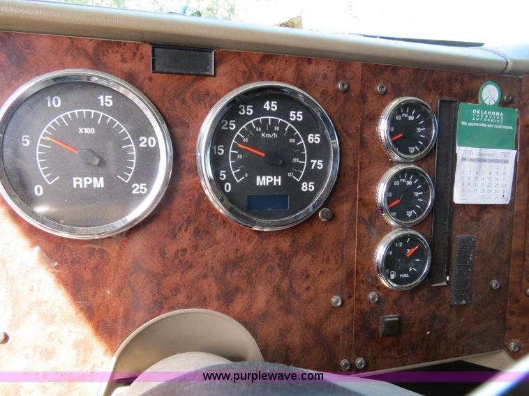 image for item B4510 2006 International 9400i semi truck