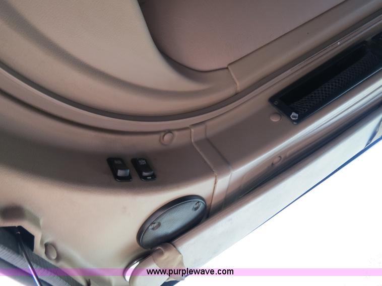 image for item B4510 2006 International 9400i semi truck