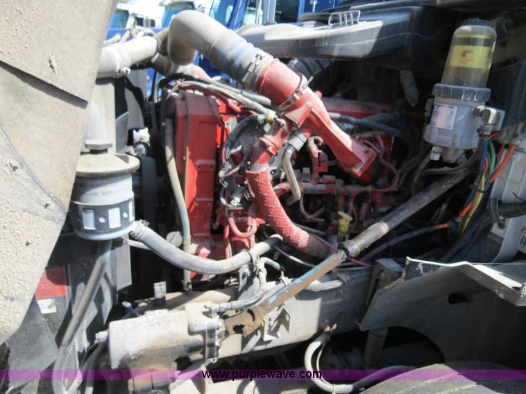 image for item B4510 2006 International 9400i semi truck