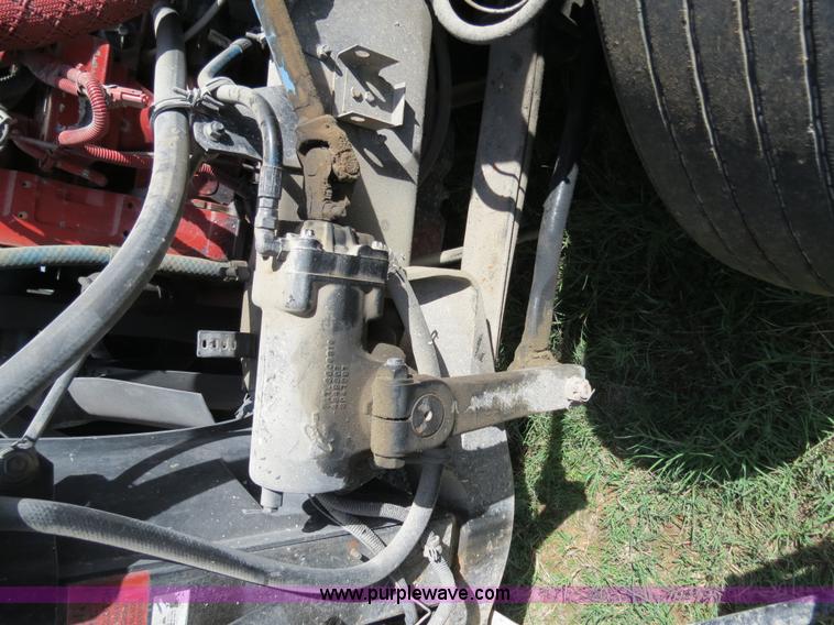 image for item B4510 2006 International 9400i semi truck