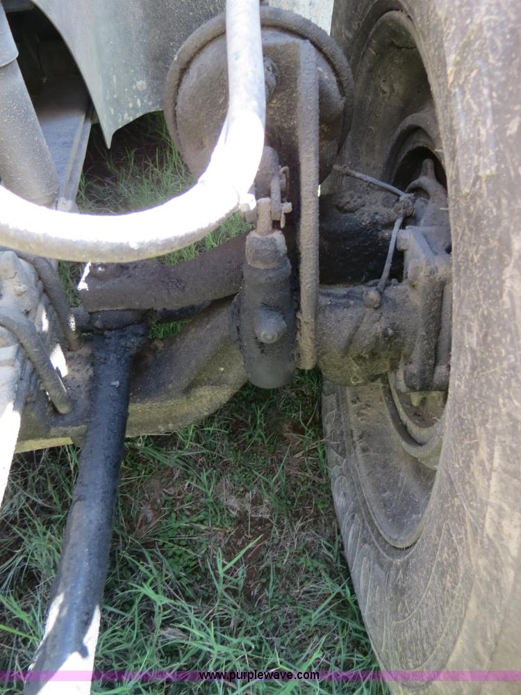 image for item B4510 2006 International 9400i semi truck