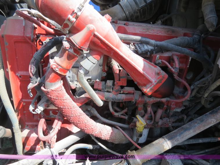 image for item B4510 2006 International 9400i semi truck