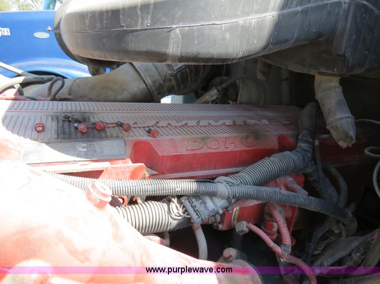 image for item B4510 2006 International 9400i semi truck