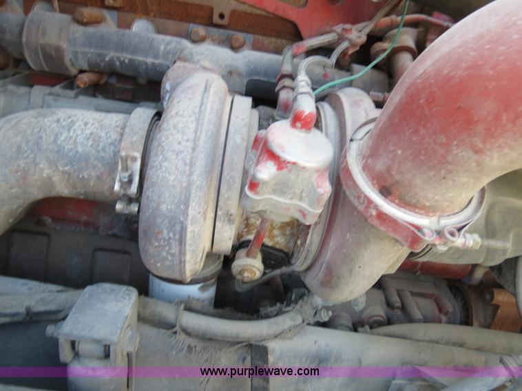 image for item B4510 2006 International 9400i semi truck