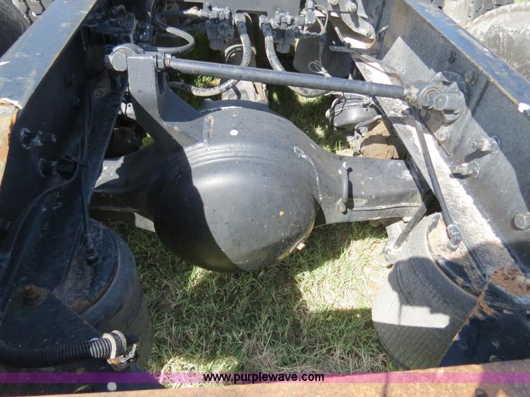 image for item B4510 2006 International 9400i semi truck