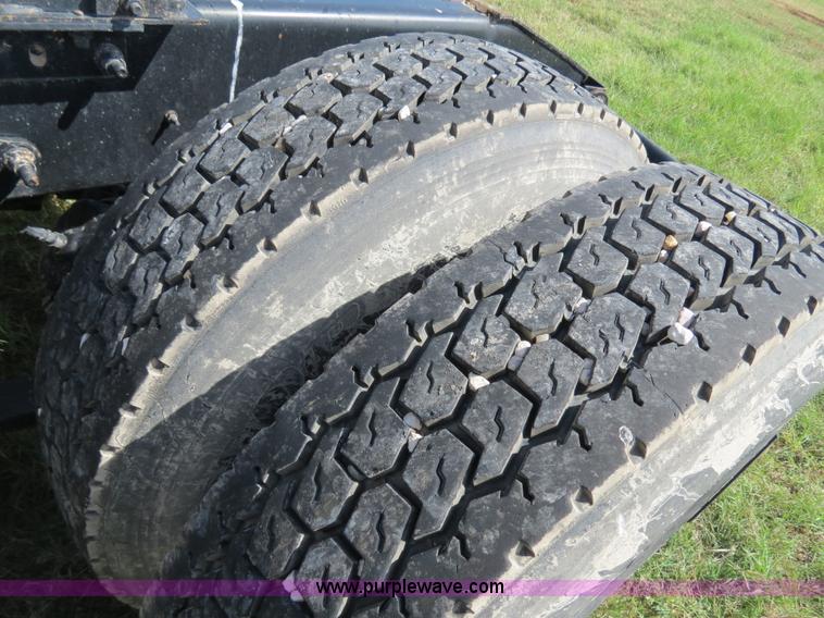 image for item B4510 2006 International 9400i semi truck