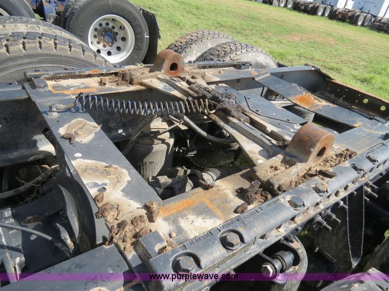 image for item B4510 2006 International 9400i semi truck