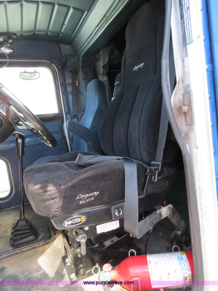 image for item B4511 1998 Peterbilit 377 semi truck