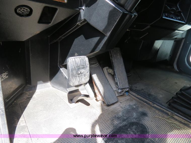 image for item B4511 1998 Peterbilit 377 semi truck