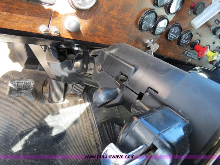 image for item B4511 1998 Peterbilit 377 semi truck