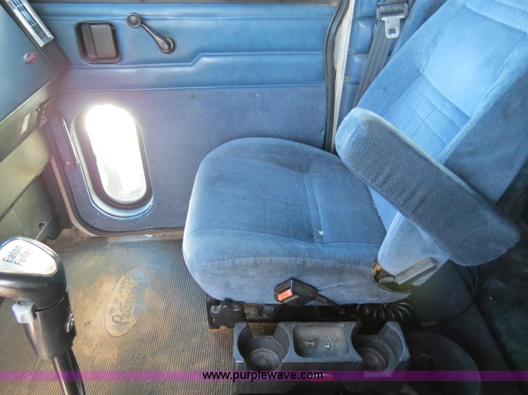 image for item B4511 1998 Peterbilit 377 semi truck