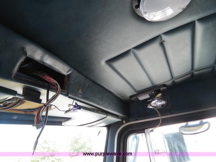 image for item B4511 1998 Peterbilit 377 semi truck