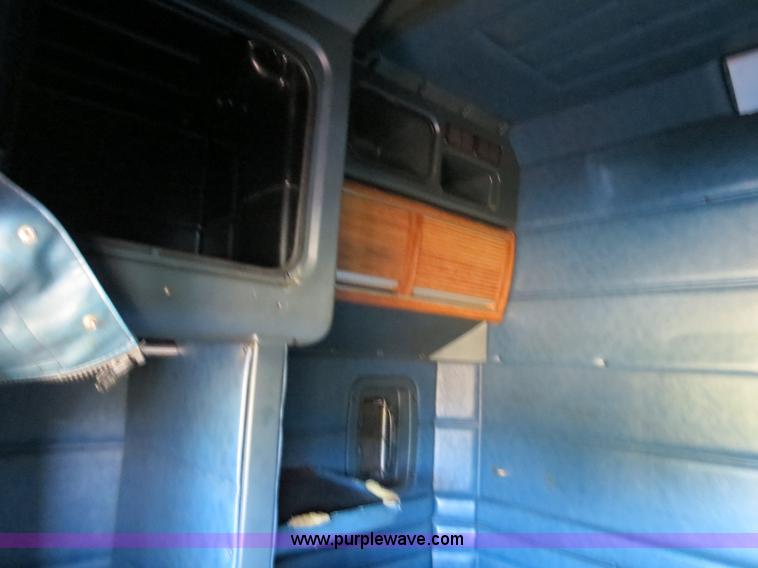 image for item B4511 1998 Peterbilit 377 semi truck