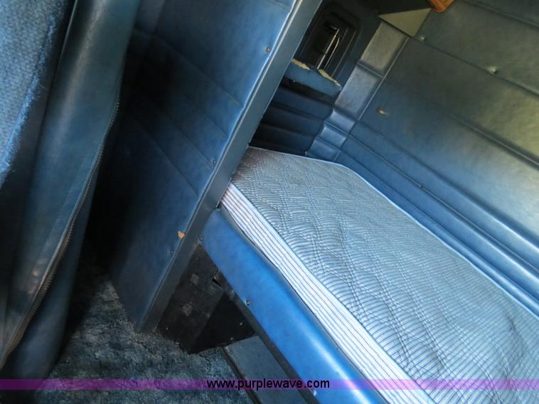 image for item B4511 1998 Peterbilit 377 semi truck