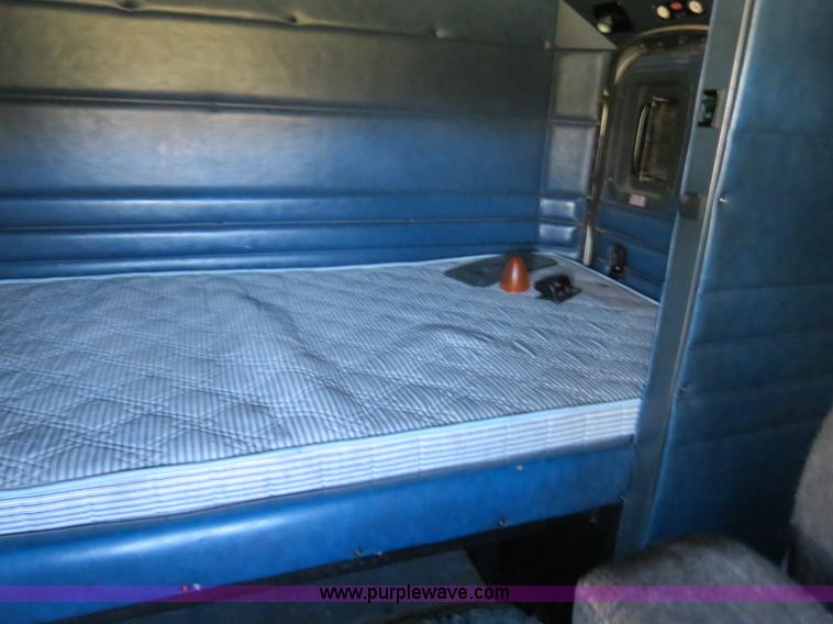 image for item B4511 1998 Peterbilit 377 semi truck