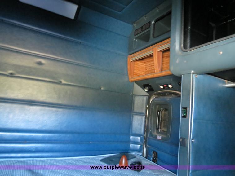 image for item B4511 1998 Peterbilit 377 semi truck