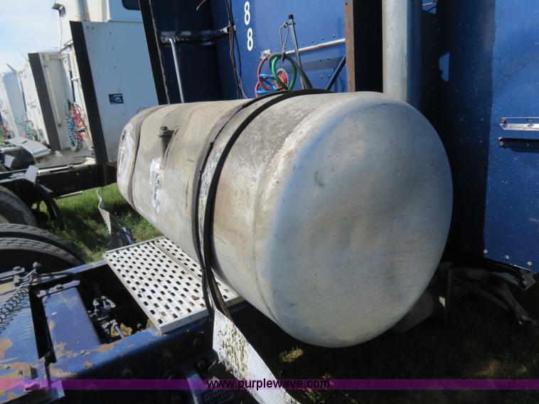 image for item B4511 1998 Peterbilit 377 semi truck