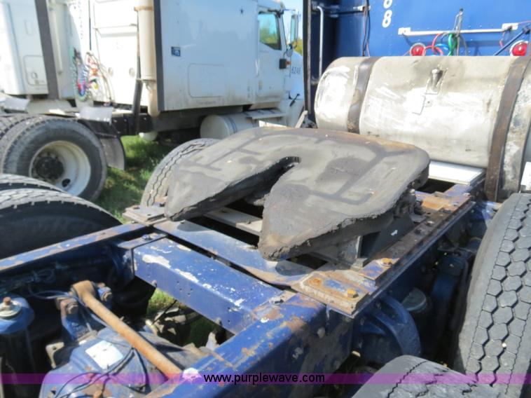image for item B4511 1998 Peterbilit 377 semi truck