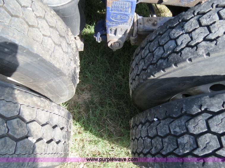 image for item B4511 1998 Peterbilit 377 semi truck