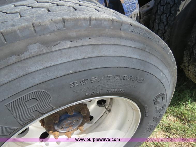 image for item B4511 1998 Peterbilit 377 semi truck