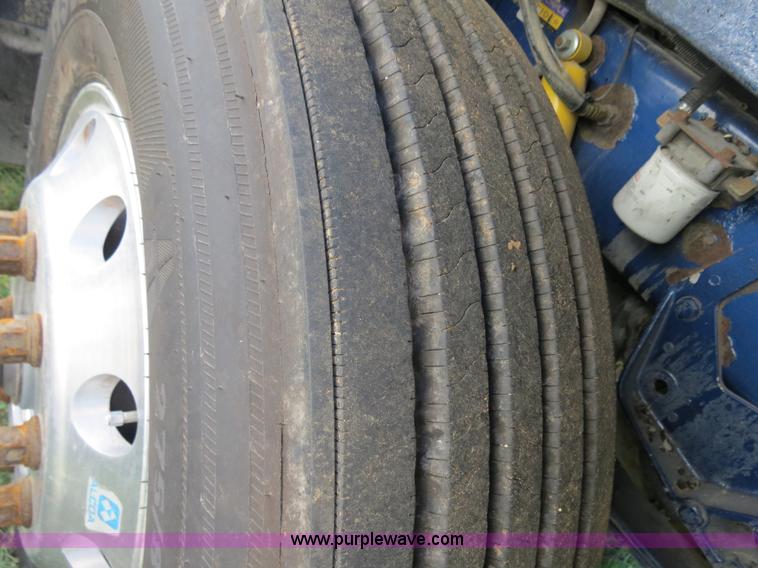 image for item B4511 1998 Peterbilit 377 semi truck