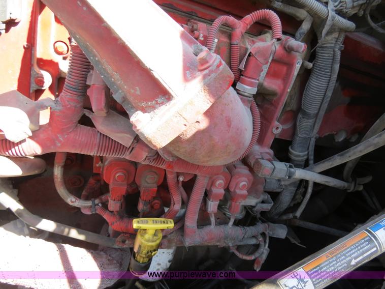 image for item B4512 2005 International 9400i semi truck