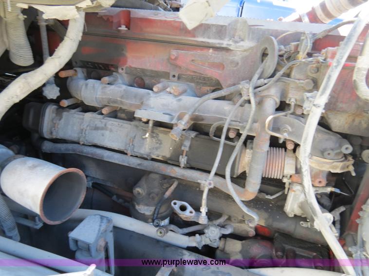 image for item B4512 2005 International 9400i semi truck