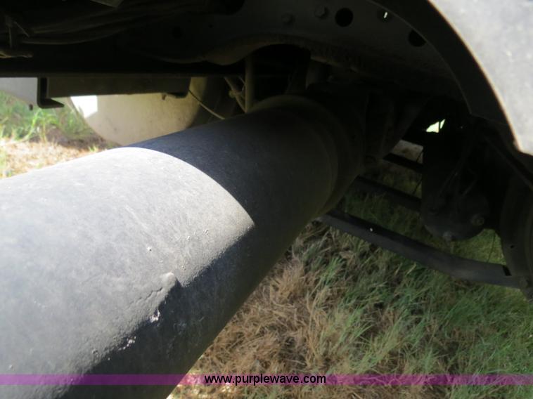 image for item B4512 2005 International 9400i semi truck