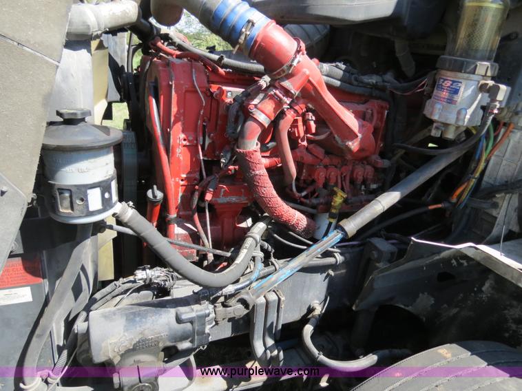 image for item B4513 2006 International 9400i semi truck