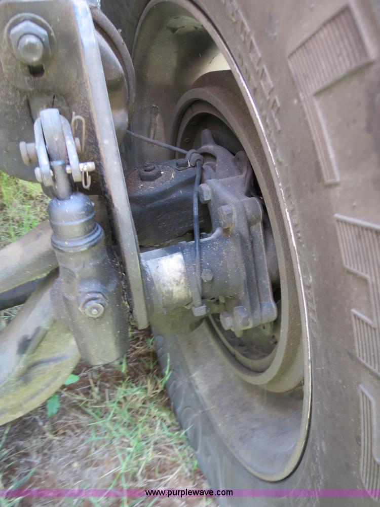 image for item B4513 2006 International 9400i semi truck