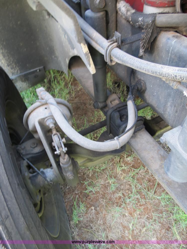 image for item B4513 2006 International 9400i semi truck