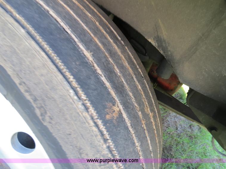 image for item B4513 2006 International 9400i semi truck