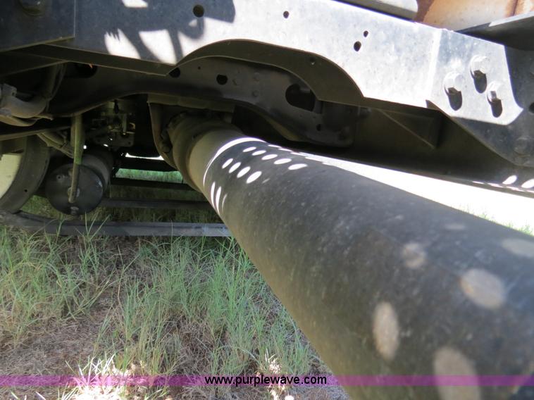 image for item B4513 2006 International 9400i semi truck