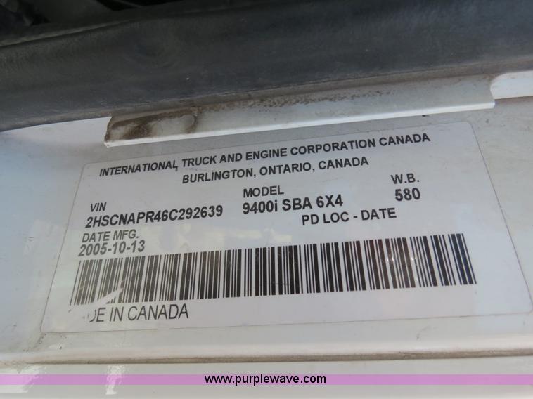 image for item B4513 2006 International 9400i semi truck