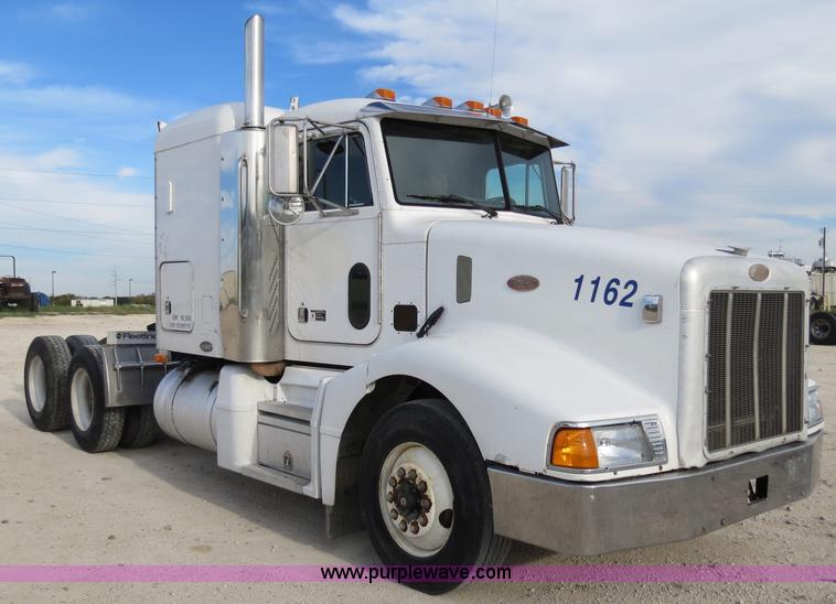 image for item B4514 2000 Peterbilt 377 semi truck