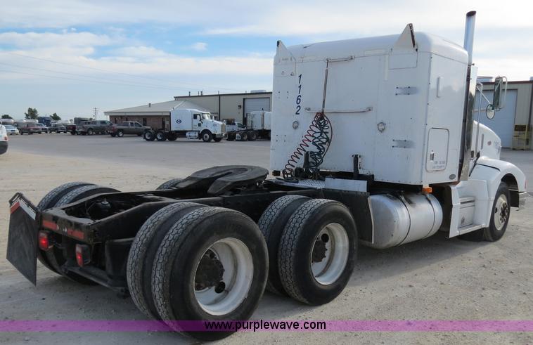 image for item B4514 2000 Peterbilt 377 semi truck