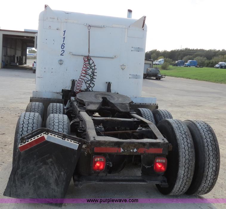 image for item B4514 2000 Peterbilt 377 semi truck