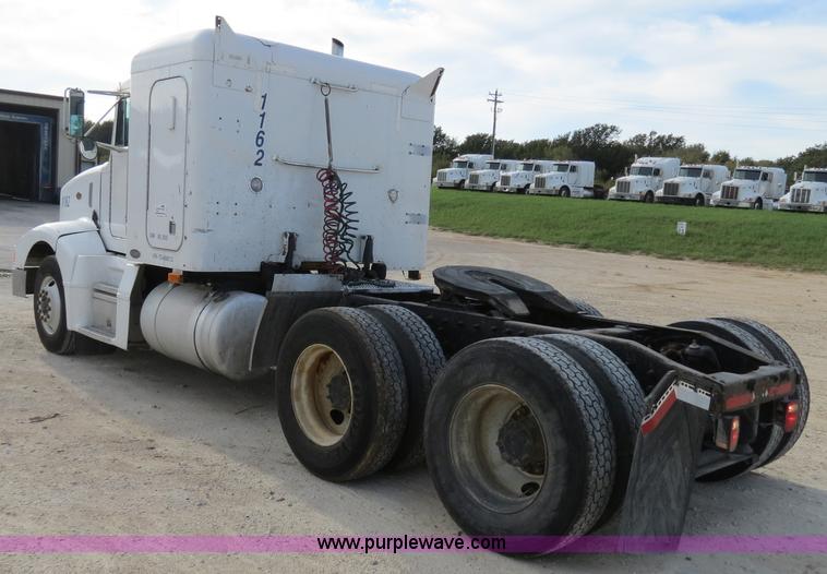 image for item B4514 2000 Peterbilt 377 semi truck