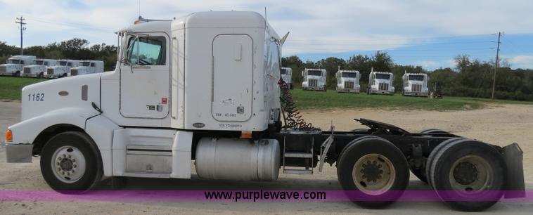 image for item B4514 2000 Peterbilt 377 semi truck