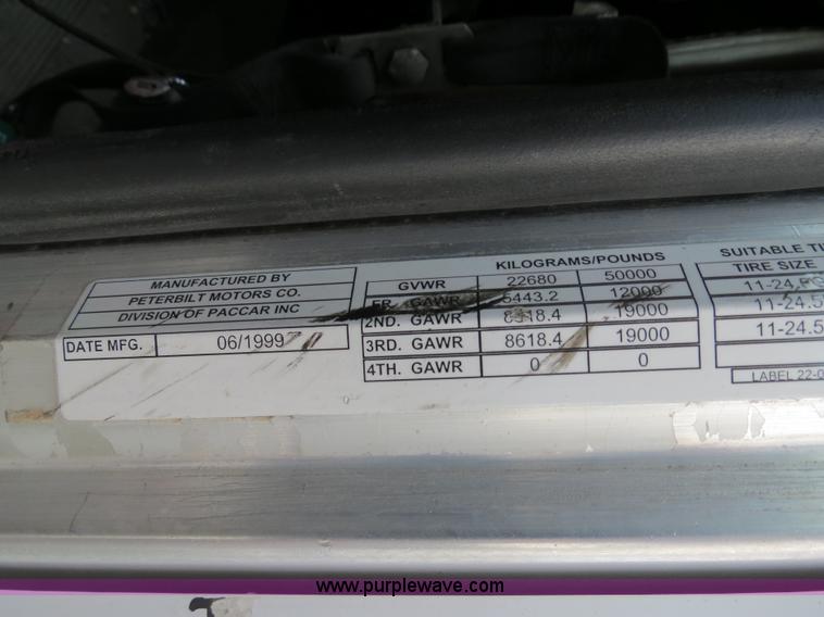 image for item B4514 2000 Peterbilt 377 semi truck