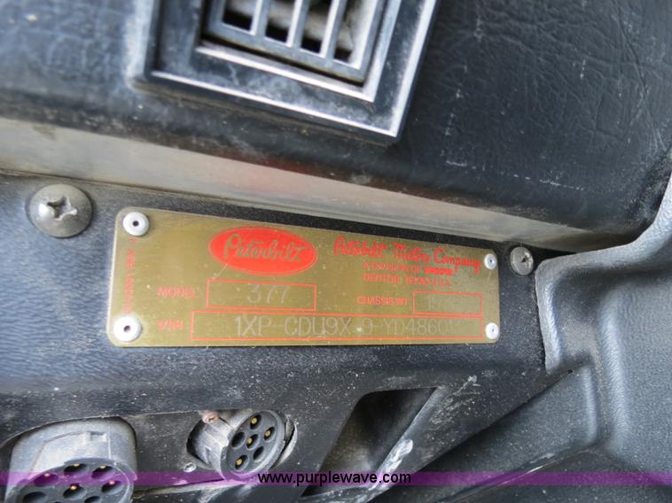 image for item B4514 2000 Peterbilt 377 semi truck