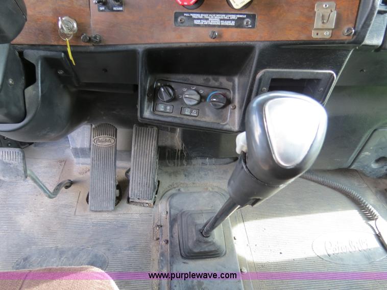 image for item B4514 2000 Peterbilt 377 semi truck