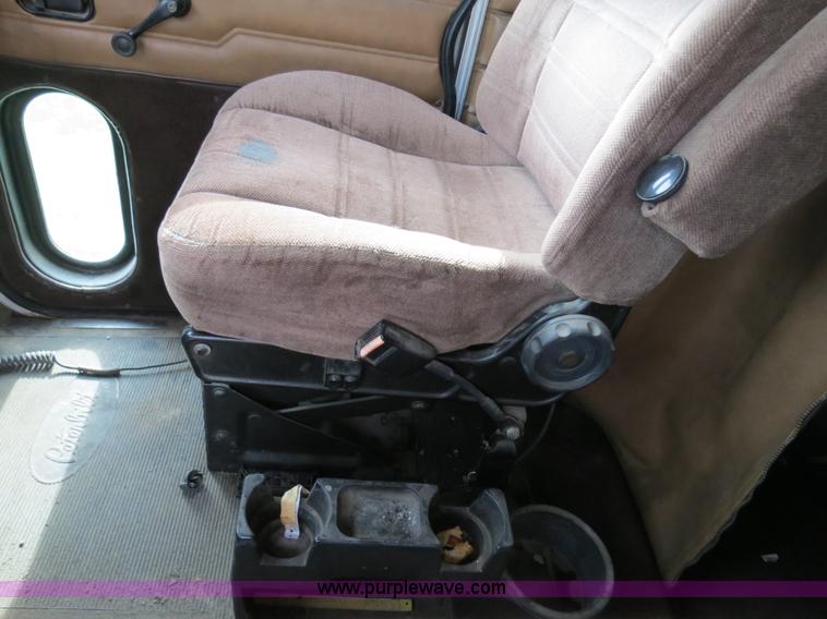 image for item B4514 2000 Peterbilt 377 semi truck