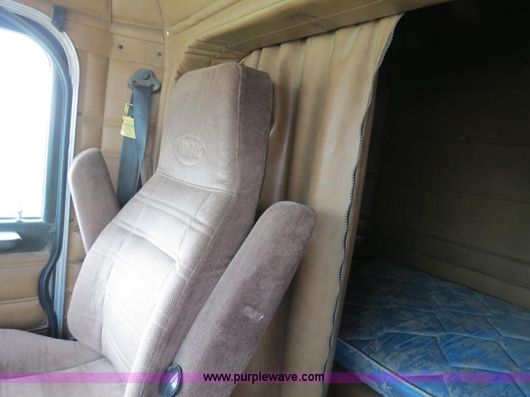 image for item B4514 2000 Peterbilt 377 semi truck