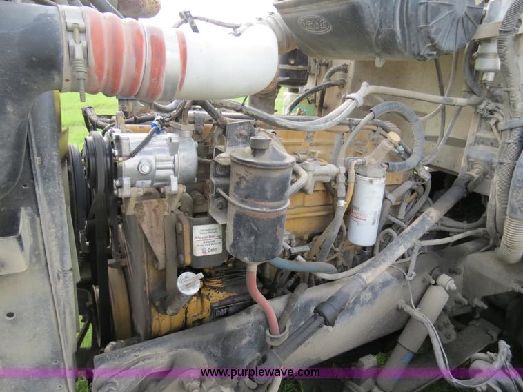 image for item B4514 2000 Peterbilt 377 semi truck