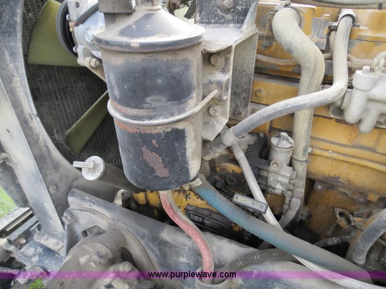 image for item B4514 2000 Peterbilt 377 semi truck